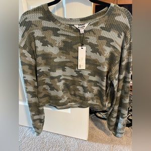 Cropped camo top